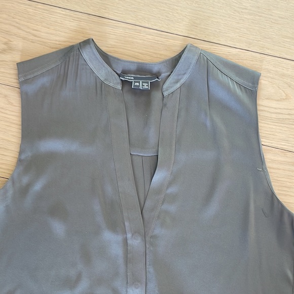 Beautiful silver/gray Vince blouse. - Picture 2 of 2